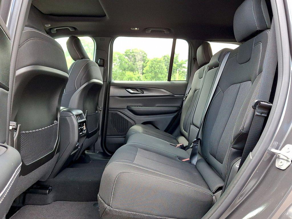 2026 Jeep Grand Cherokee GRAND CHEROKEE LAREDO X 4X4