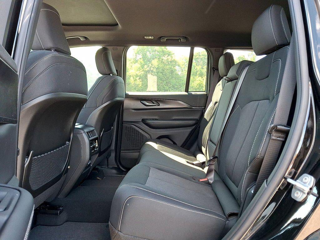 2026 Jeep Grand Cherokee GRAND CHEROKEE LAREDO X 4X4