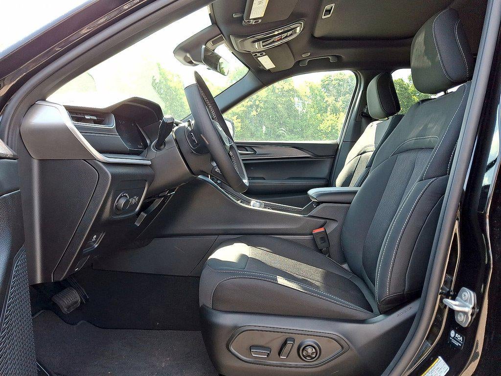 2026 Jeep Grand Cherokee GRAND CHEROKEE LAREDO X 4X4