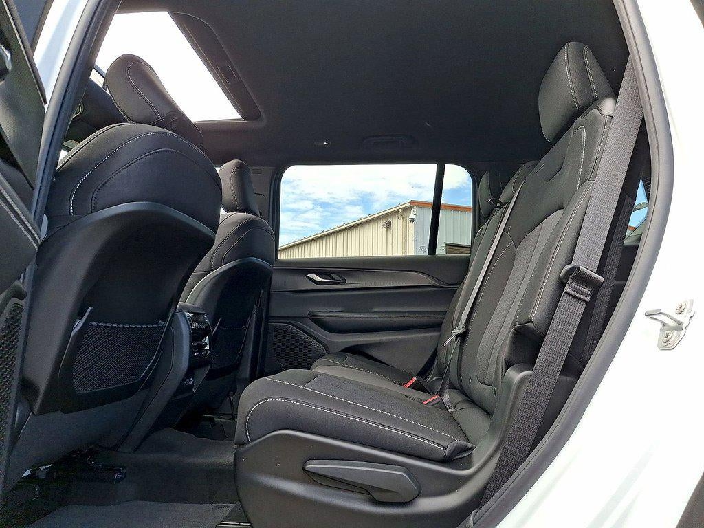 2026 Jeep Grand Cherokee GRAND CHEROKEE L LAREDO X 4X4
