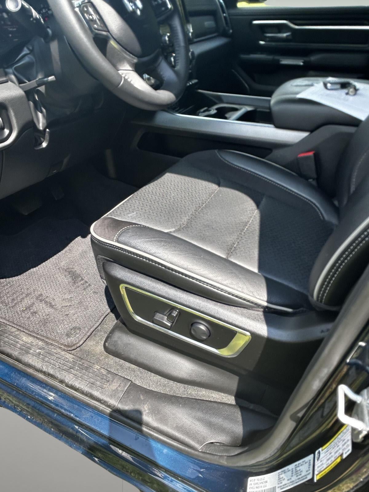 2024 RAM 1500 Laramie Crew Cab 4x2 5'7' Box