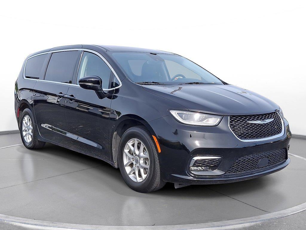 2024 Chrysler Pacifica Touring L's photo