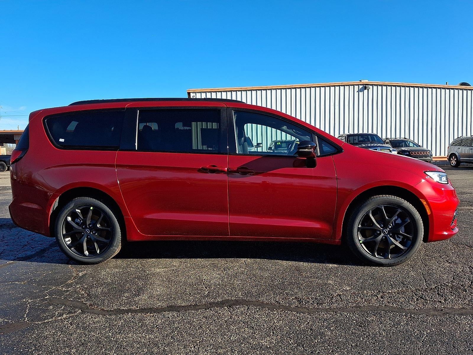2026 Chrysler Pacifica PACIFICA SELECT AWD