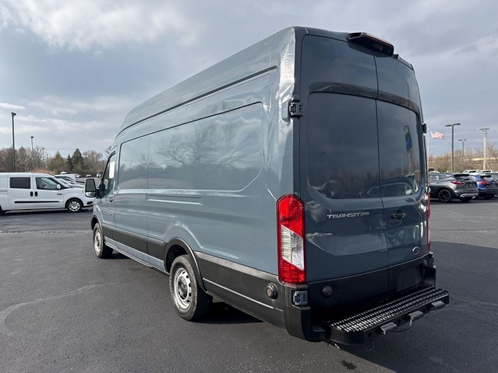 2019 Ford Transit Van T-250 148" EL Hi Rf 9000 GVWR Sliding RH Dr