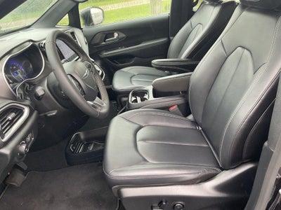 2025 Chrysler Pacifica Select FWD