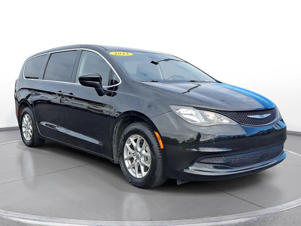 2023 Chrysler Voyager LX's photo