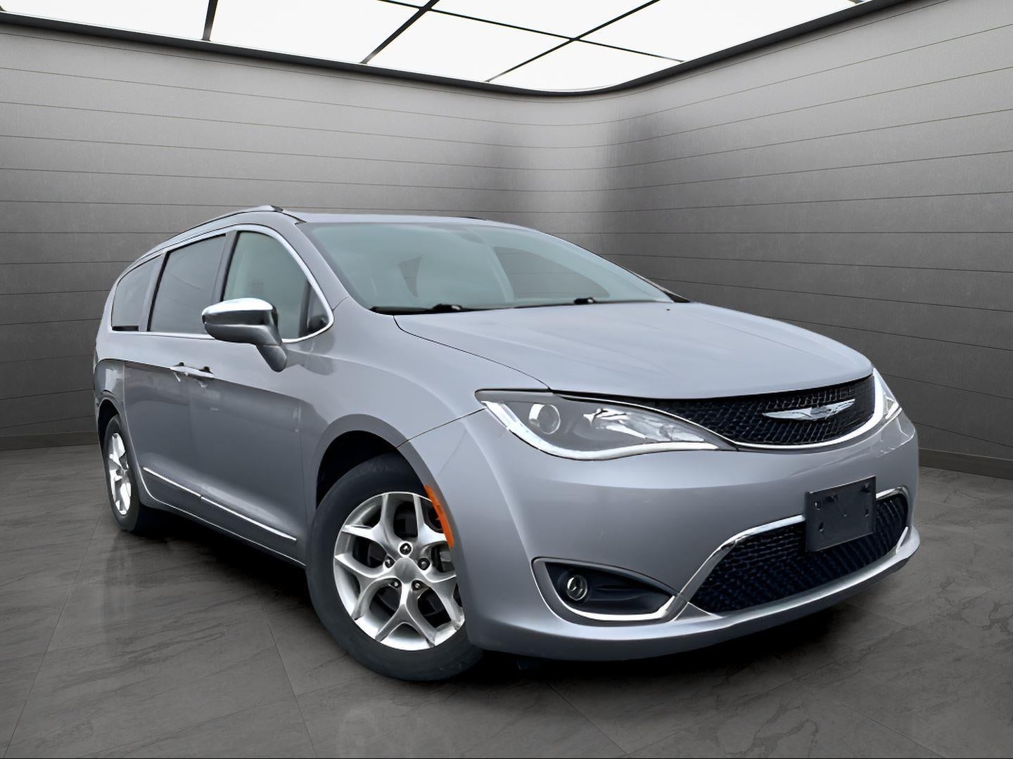 2020 Chrysler Pacifica Limited's photo
