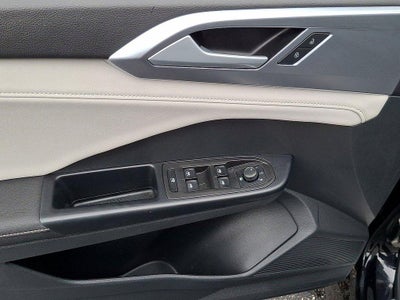 2025 Volkswagen Taos SE FWD