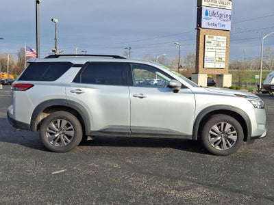 2025 Nissan Pathfinder SV 4WD