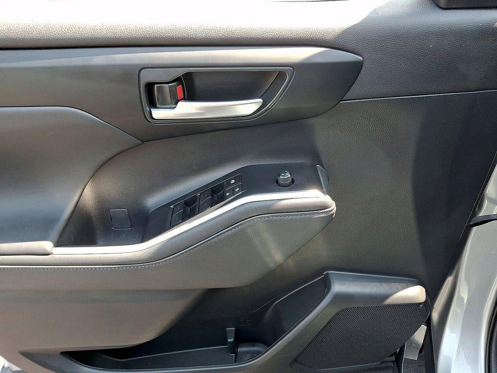 2023 Toyota Highlander Hybrid XLE AWD (Natl)