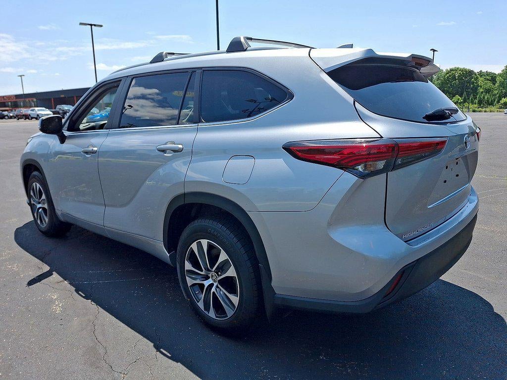 2023 Toyota Highlander Hybrid XLE AWD (Natl)