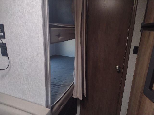 2021 East to West SILVER LAKE 27KNS Base