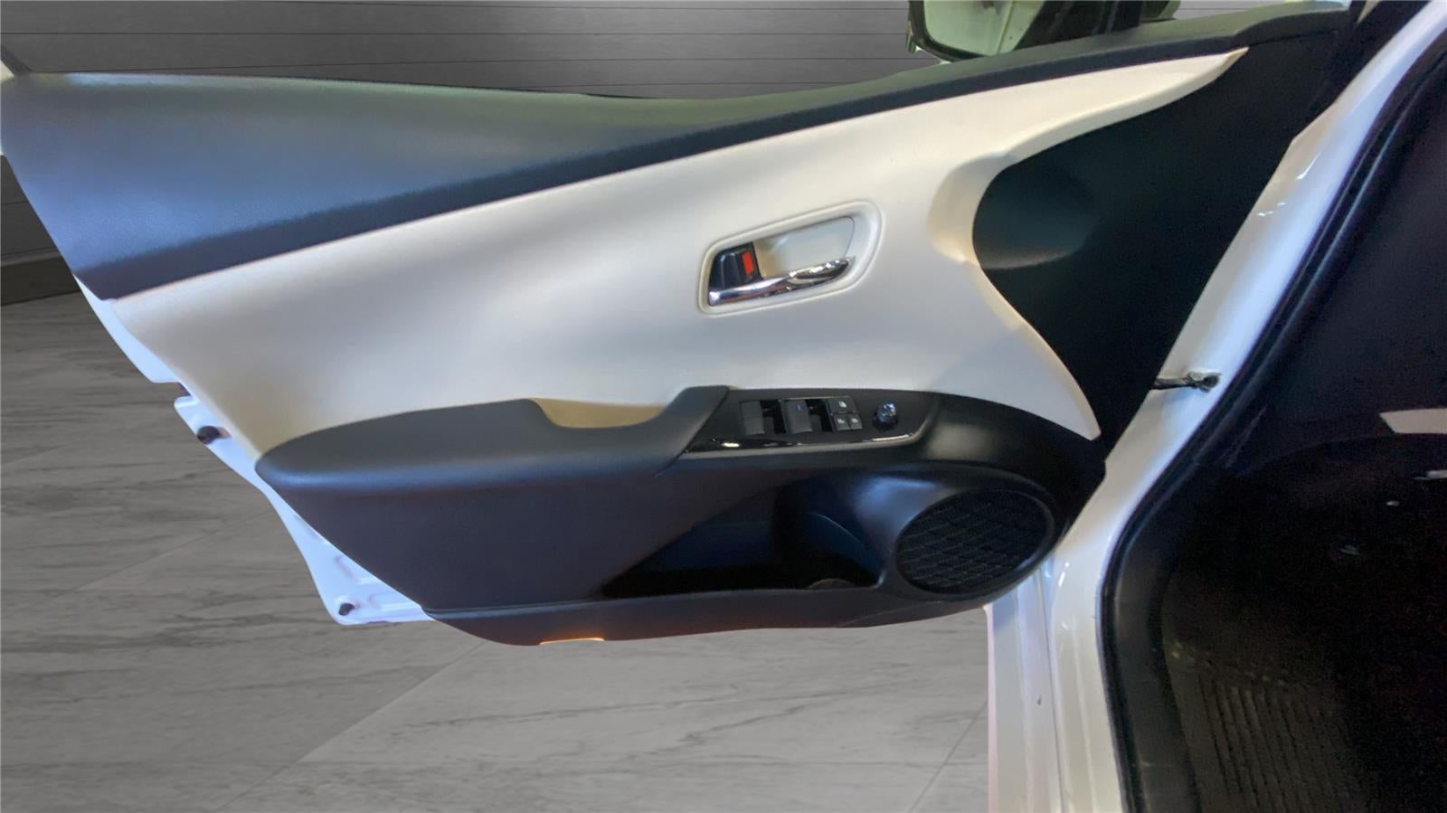 2022 Toyota Prius LE