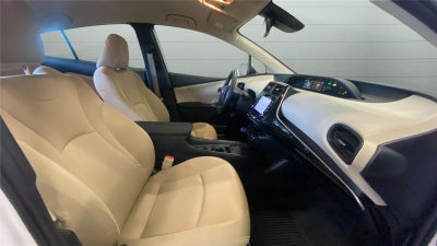 2022 Toyota Prius LE