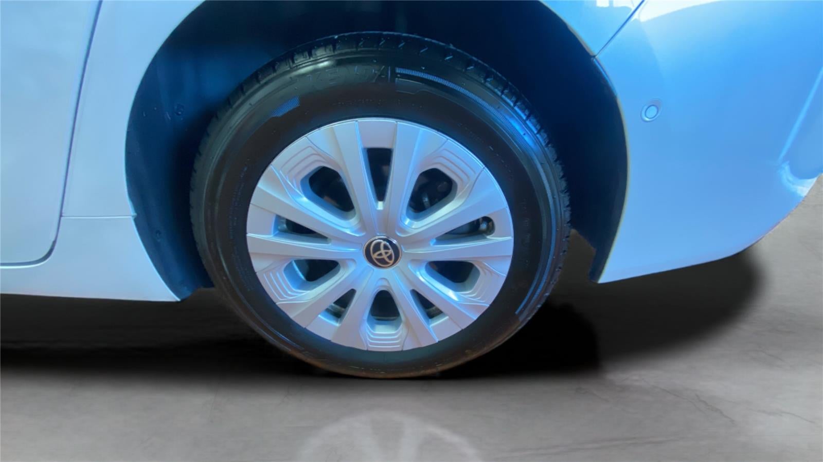 2022 Toyota Prius LE