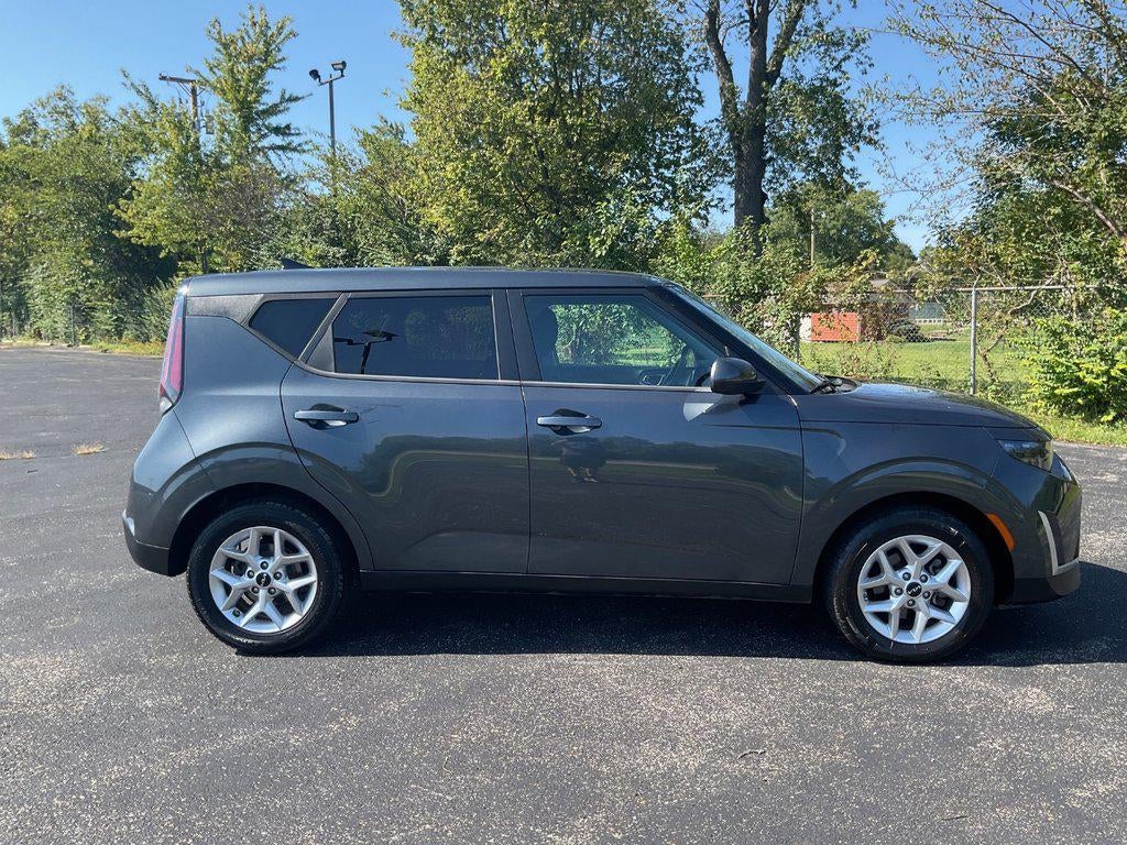 2024 Kia Soul LX IVT