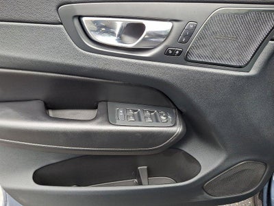 2023 Volvo XC60 B6 Ultimate Bright Theme