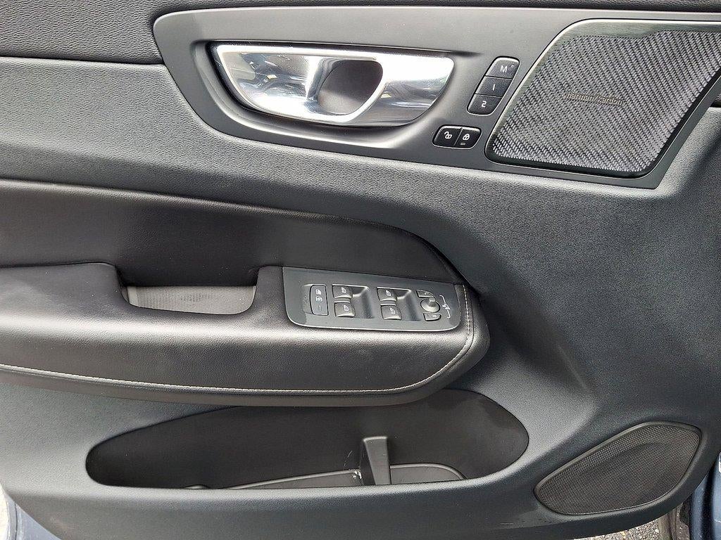 2023 Volvo XC60 B6 Ultimate Bright Theme