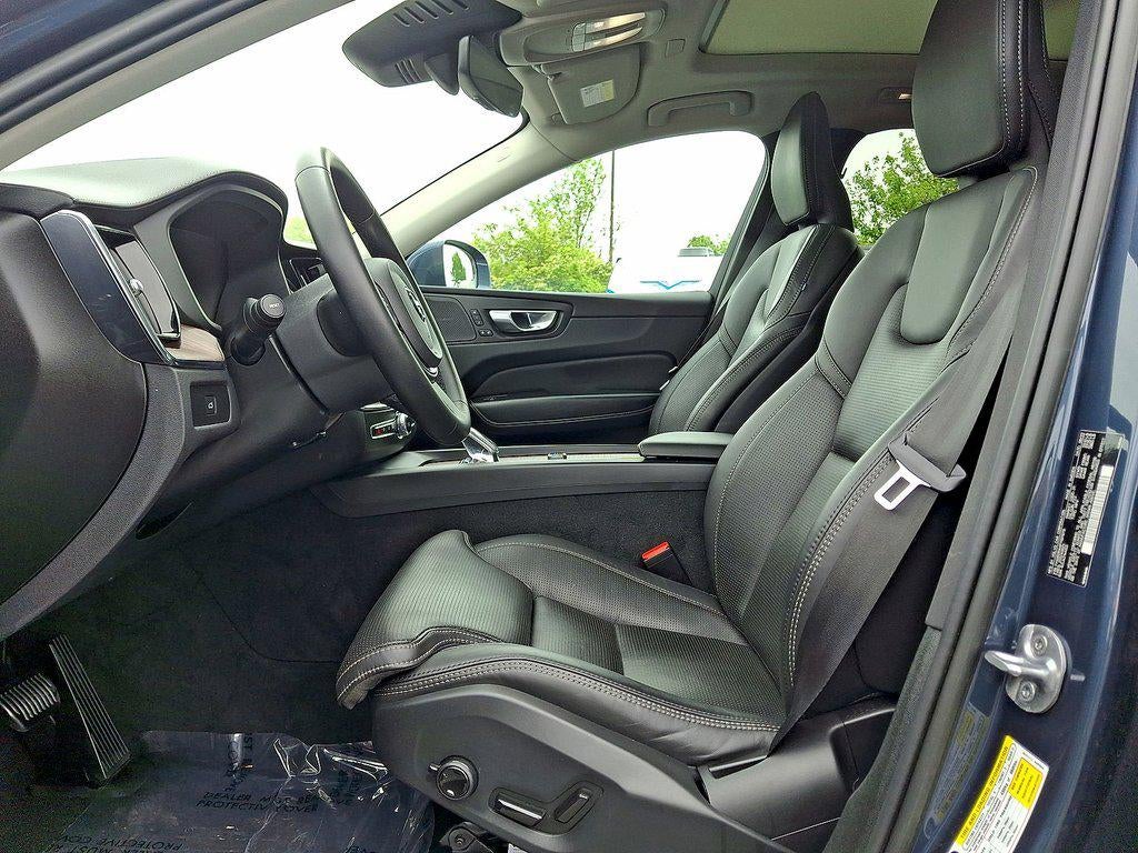 2023 Volvo XC60 B6 Ultimate Bright Theme