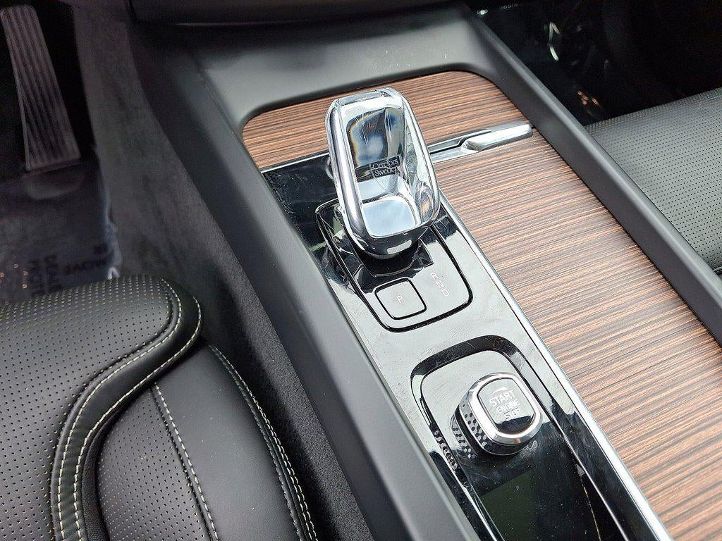 2023 Volvo XC60 B6 Ultimate Bright Theme