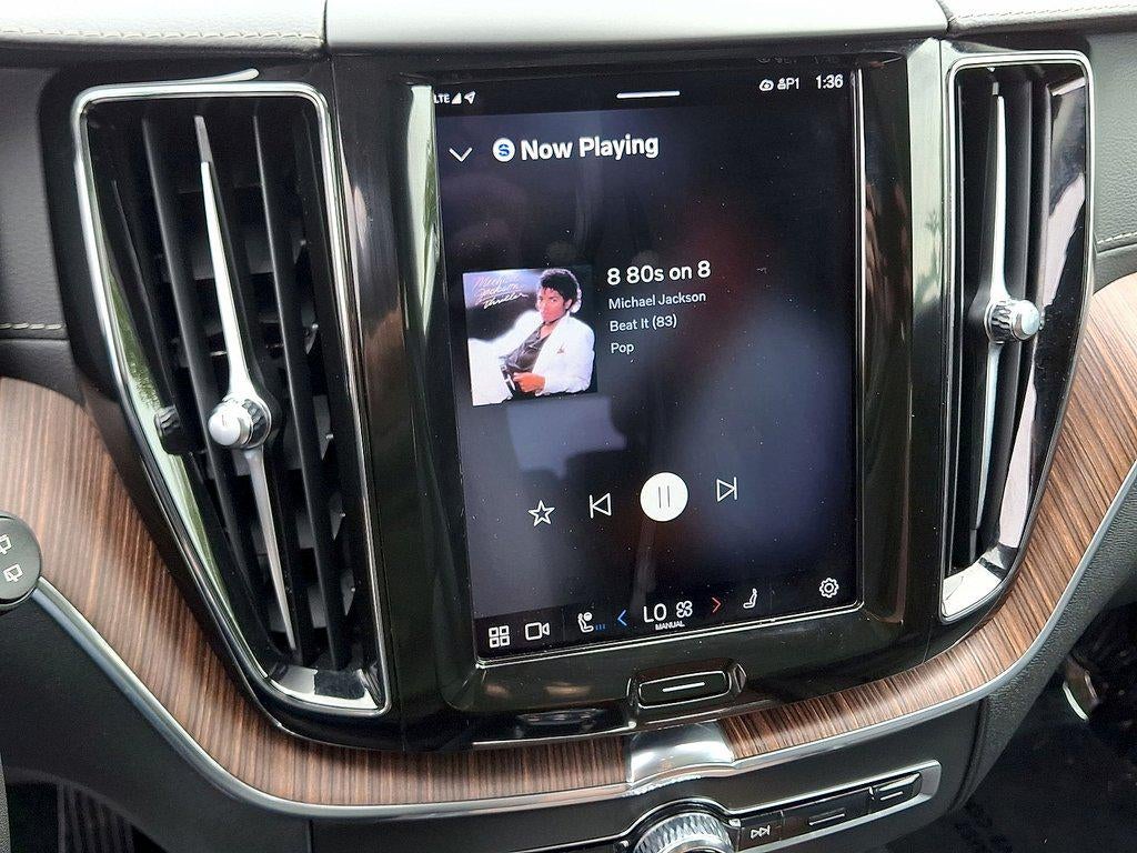 2023 Volvo XC60 B6 Ultimate Bright Theme