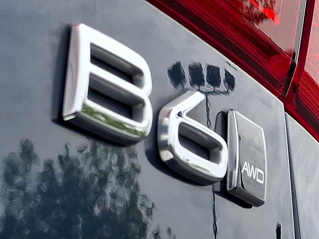 2023 Volvo XC60 B6 Ultimate Bright Theme