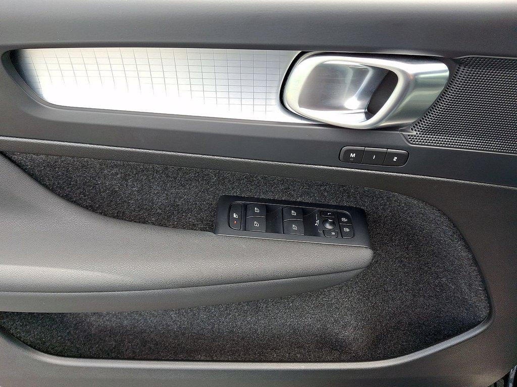 2024 Volvo Xc40 B5 AWD Core Bright Theme