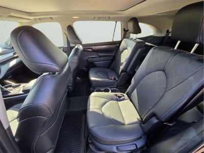 2025 Toyota Highlander Hybrid Platinum