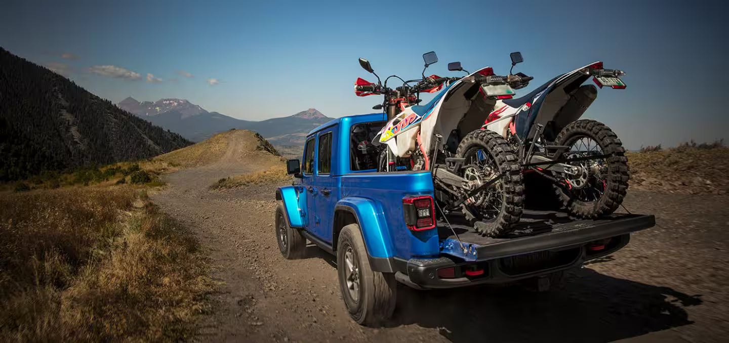 jeep gladiator hauling dirt bikes in the bed