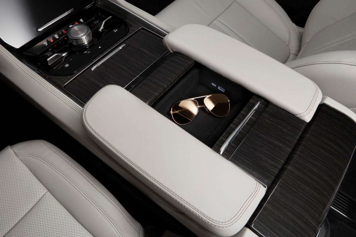 center console and electronic controls in the 2025 jeep wagoneer